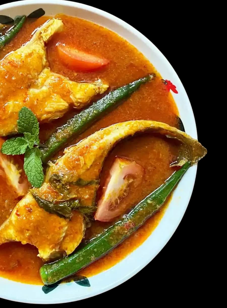 Ikan bersalut kuah gulai berempah dengan kacang panjang