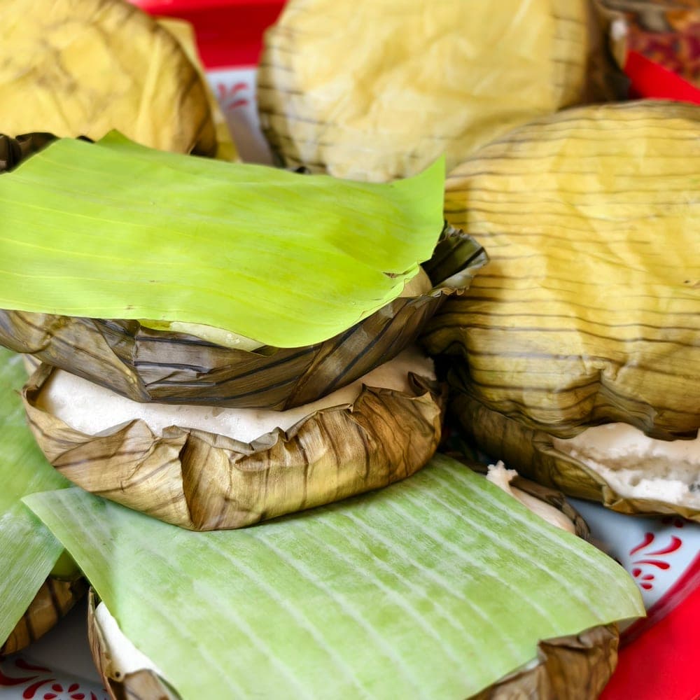Apam kuale dibalut daun pisang disusun dalam bekas